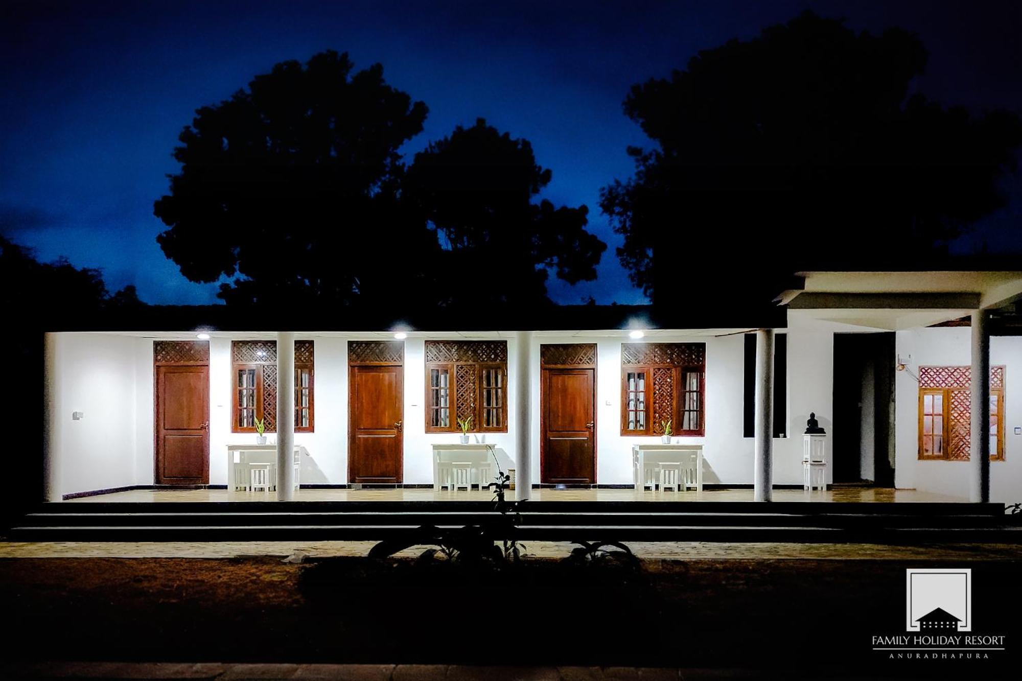 Family Holiday Resort Anuradhapura Exterior photo